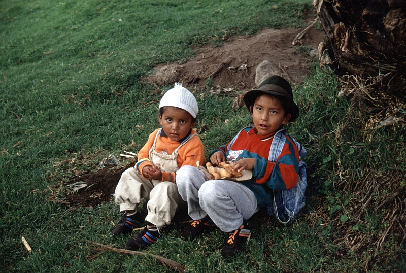 Kinder in Otavalo